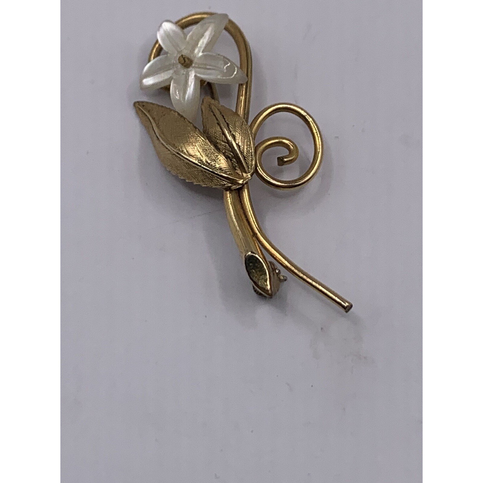 Vintage By Creed 12k Gold Filled Mother Of Pearl Flower Pin Brooch #385